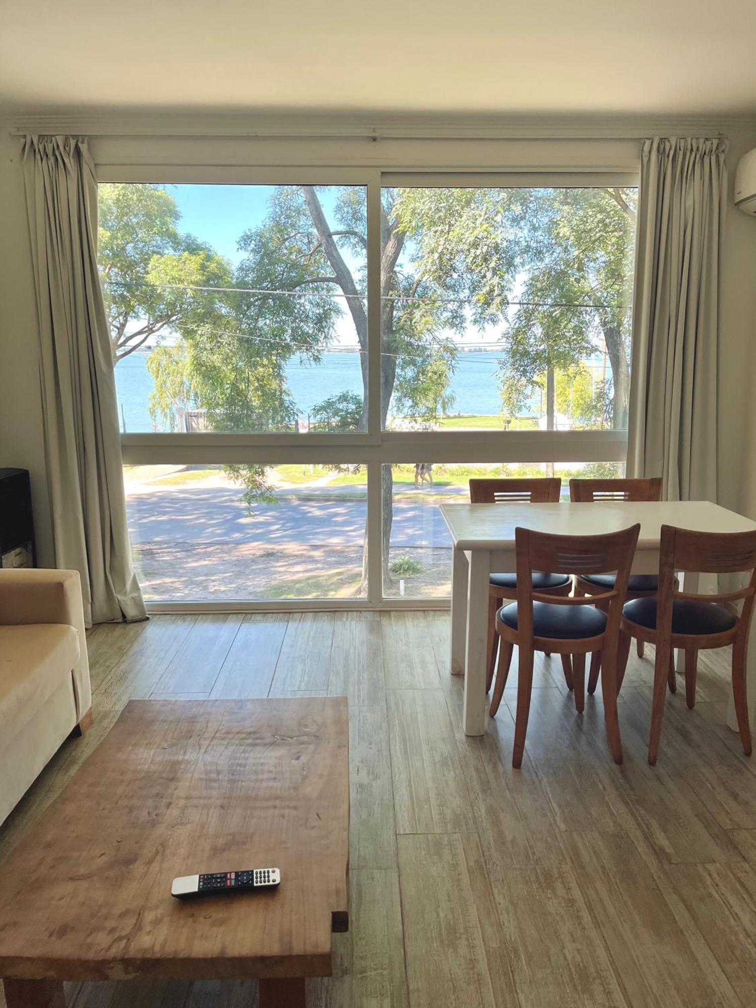 Espectacular Departamento Sobre La Laguna Parejas Chascomus